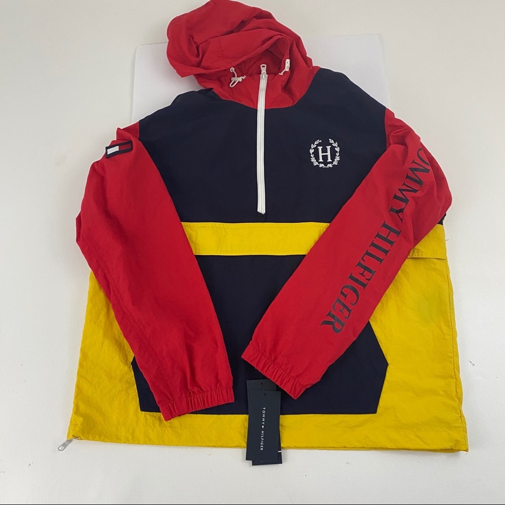 Tommy Hilfiger Lightweight Hooded Jacket. S28